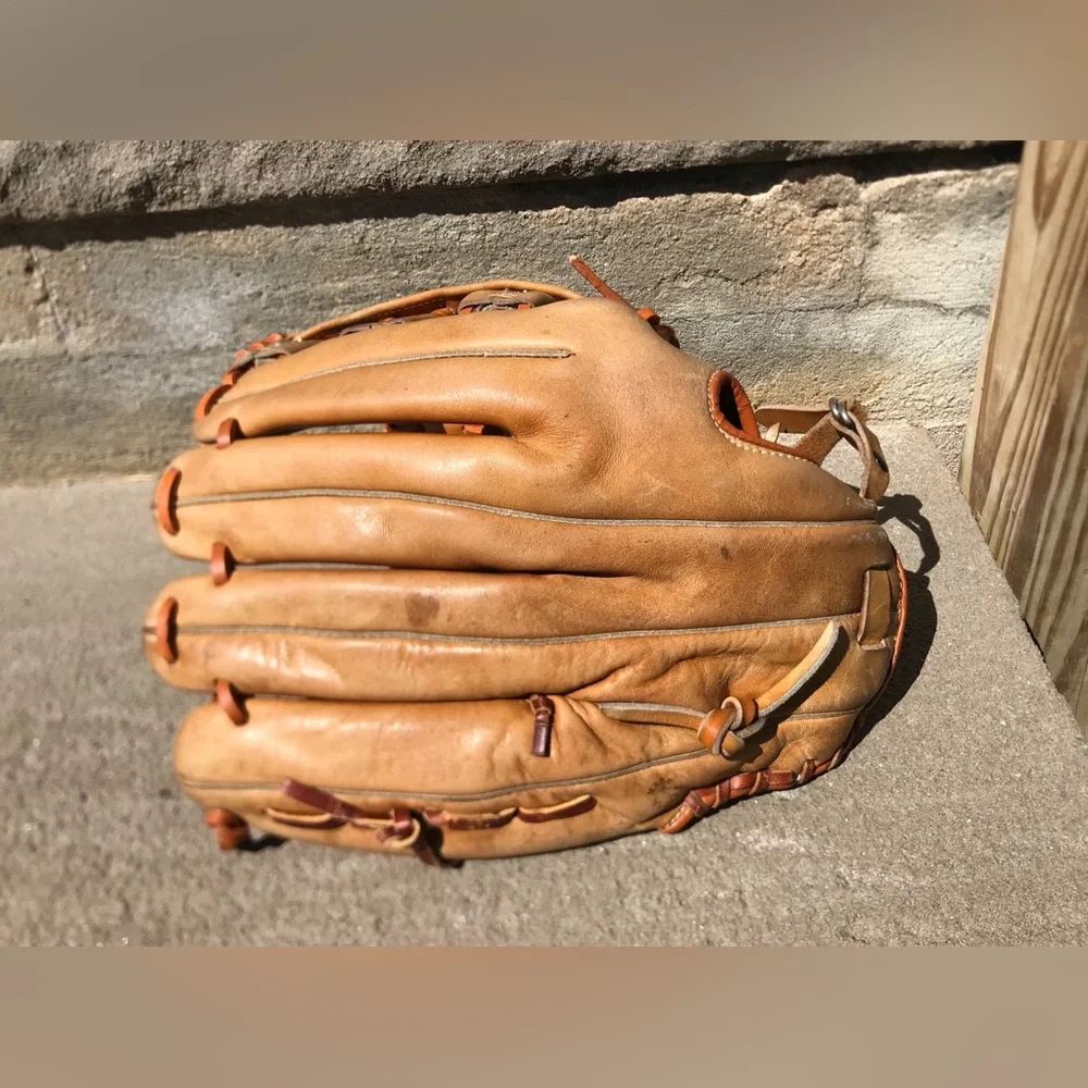 CLASSIC SSK, SOFTBALL GLOVE. CATCHING MACHINE R-throw. - Picture 4 of 16